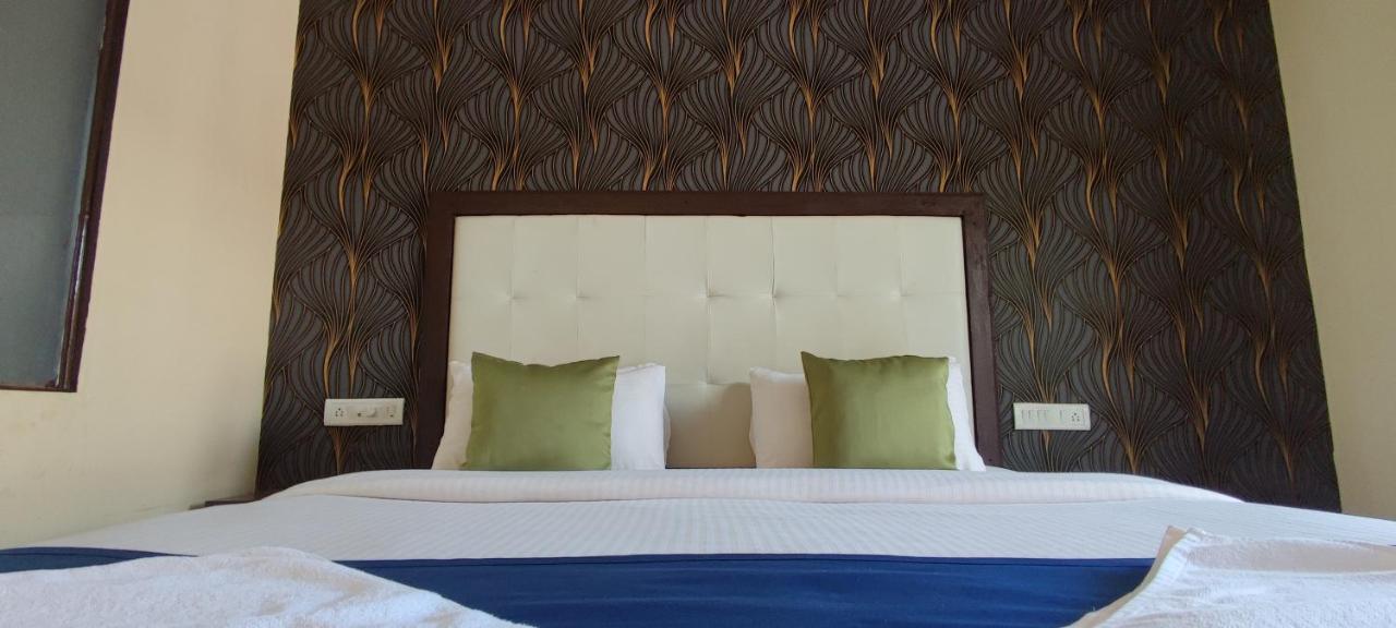 Royal Tulip Beach Cottages Arambol Exterior foto