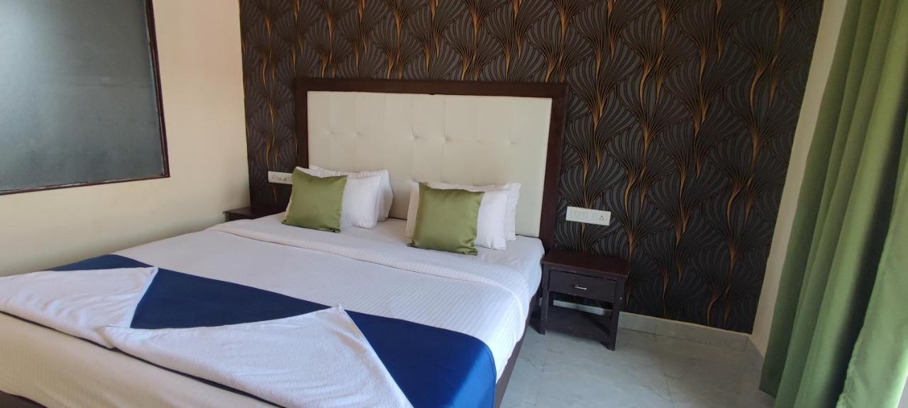 Royal Tulip Beach Cottages Arambol Exterior foto